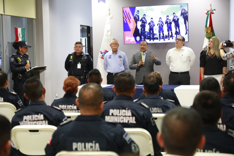 RECONOCE ESCOBEDO A 57 POLICÍAS 
POR ACCIONES DESTACADAS
