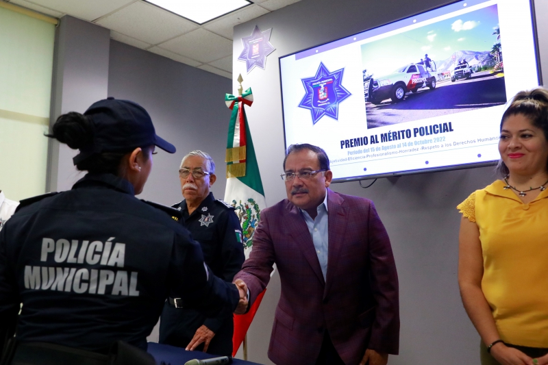 RECONOCEN A 46 POLICÍAS DE ESCOBEDO 
POR ACCIONES DESTACADAS CONTRA LA DELINCUENCIA
